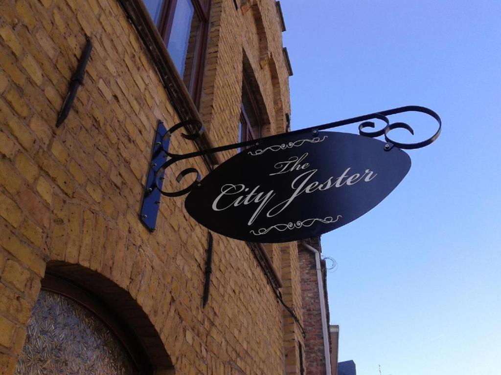 The City Jester Ieper Luaran gambar